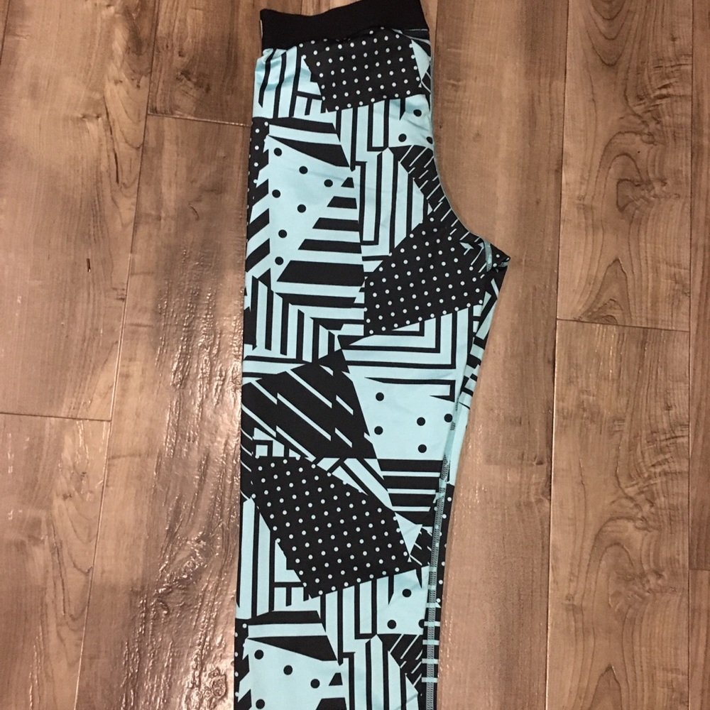 Nike Pro Capri - Picture 2 of 3